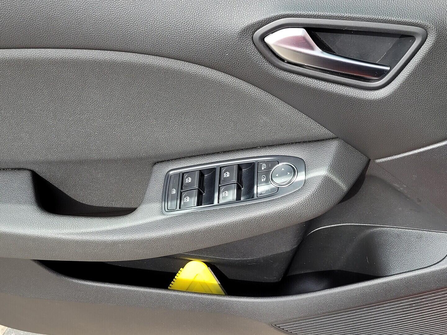 O619V07936_33.webp_CLIO Intense 1.6             103 kW automat