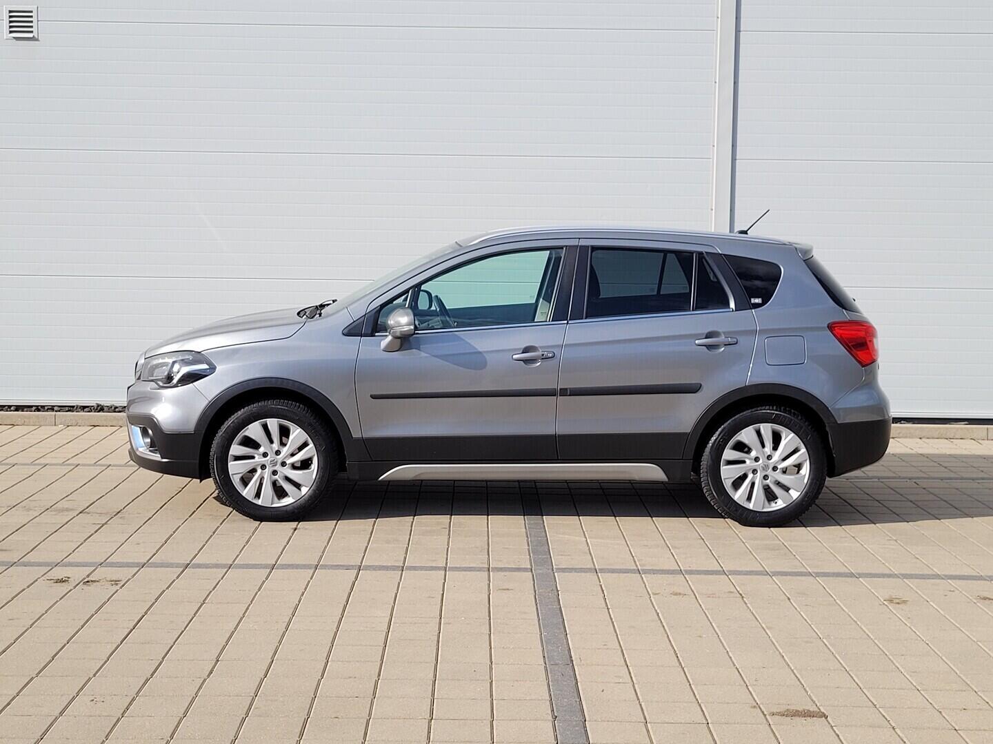 O619V07969_17.webp_SX4 S-CROSS Premium Allgrip 1.0 BoosterJet 82 kW manuál