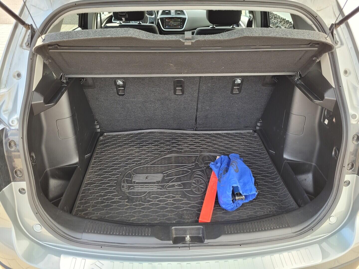 O619V07969_28.webp_SX4 S-CROSS Premium Allgrip 1.0 BoosterJet 82 kW manuál