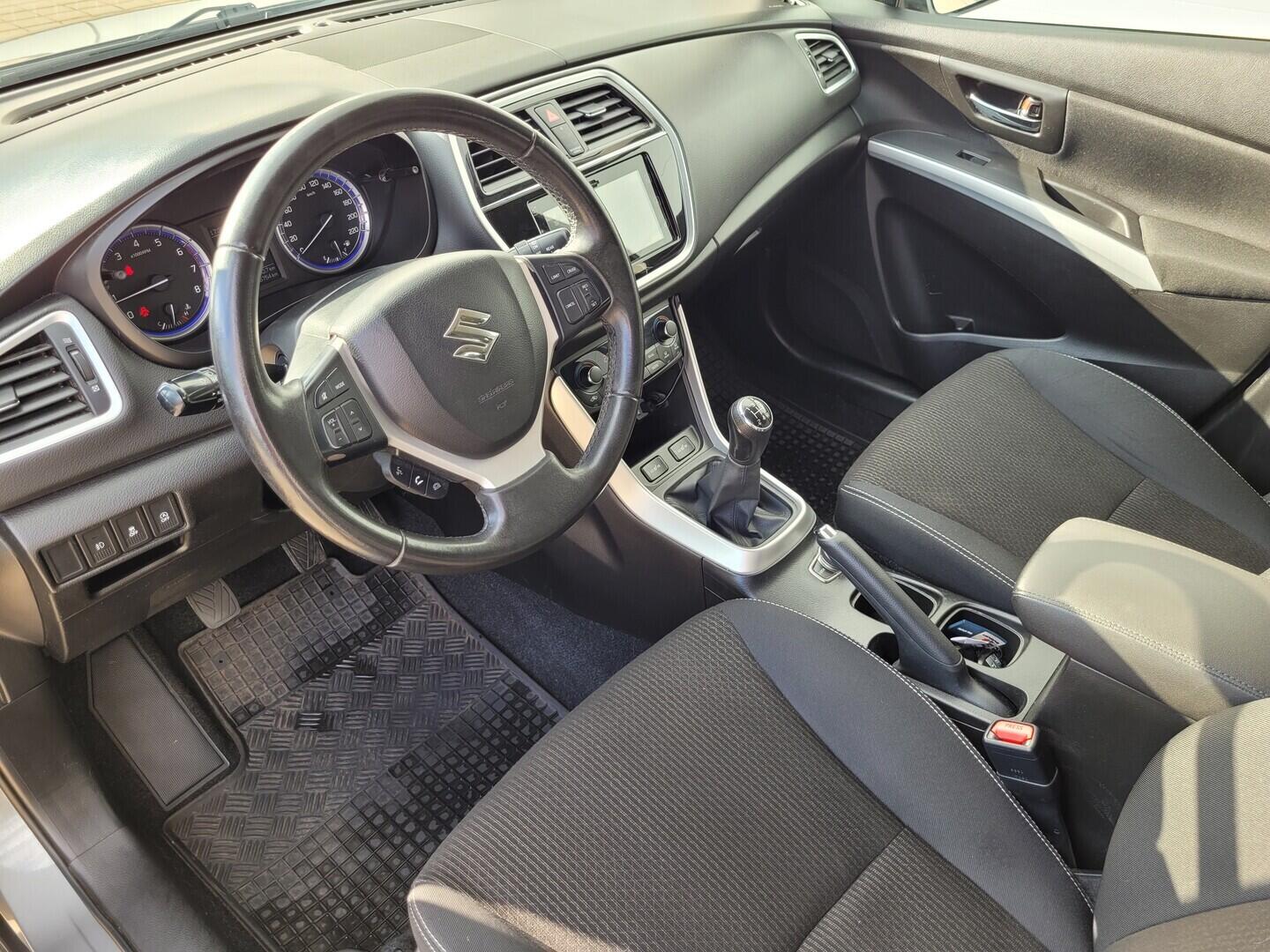 O619V07969_33.webp_SX4 S-CROSS Premium Allgrip 1.0 BoosterJet 82 kW manuál