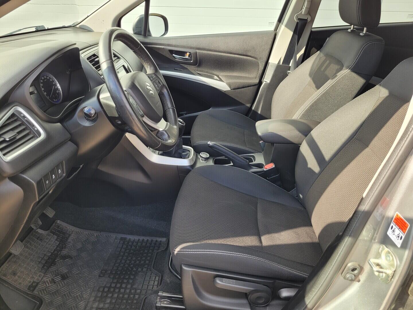 O619V07969_34.webp_SX4 S-CROSS Premium Allgrip 1.0 BoosterJet 82 kW manuál