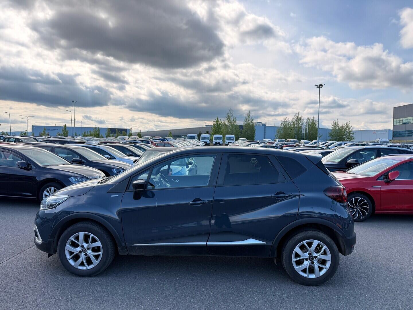 O619V07979_11.webp_CAPTUR Limited 0.9 TCe 66 kW manuál