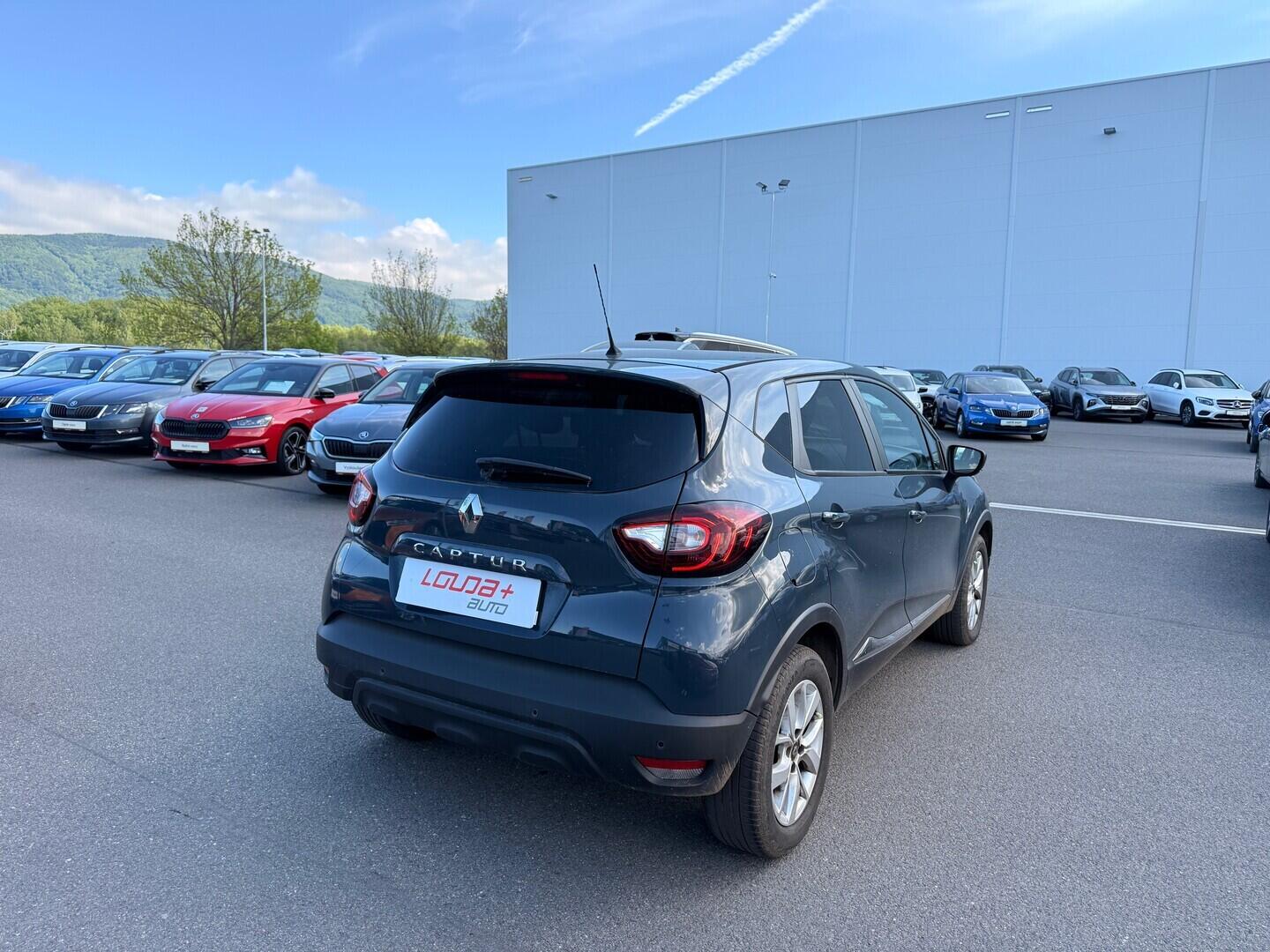 O619V07979_12.webp_CAPTUR Limited 0.9 TCe 66 kW manuál
