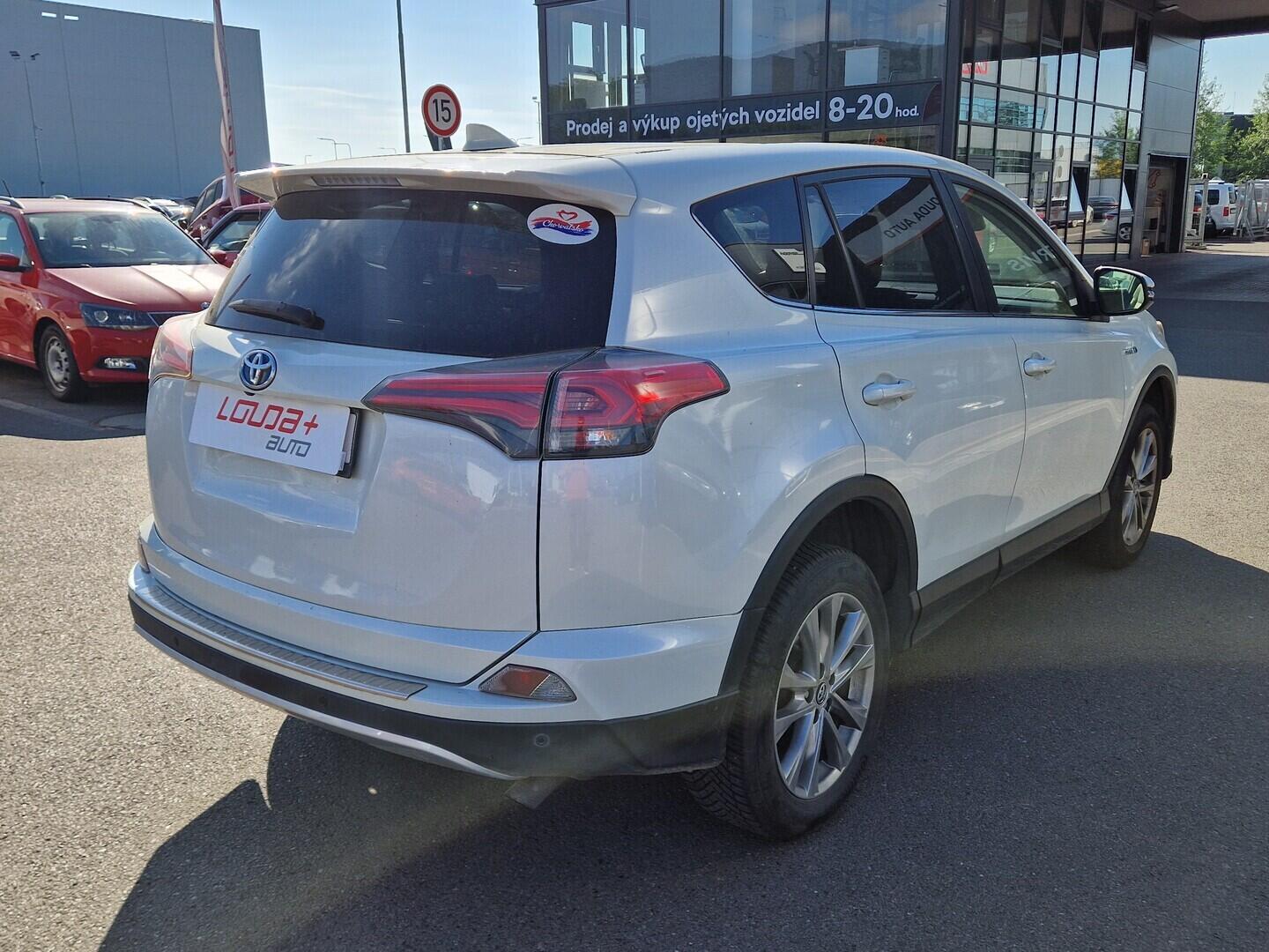 O619V08008_11.webp_RAV4  2.5 Hybrid 114 kW automat