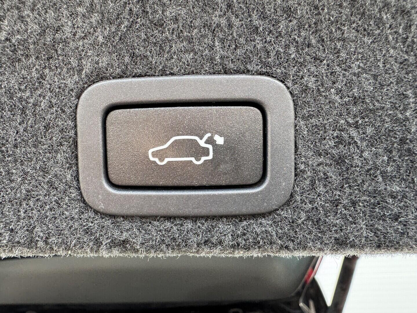 O619V08009_37.webp_XC60  2.0 D4 120 kW automat