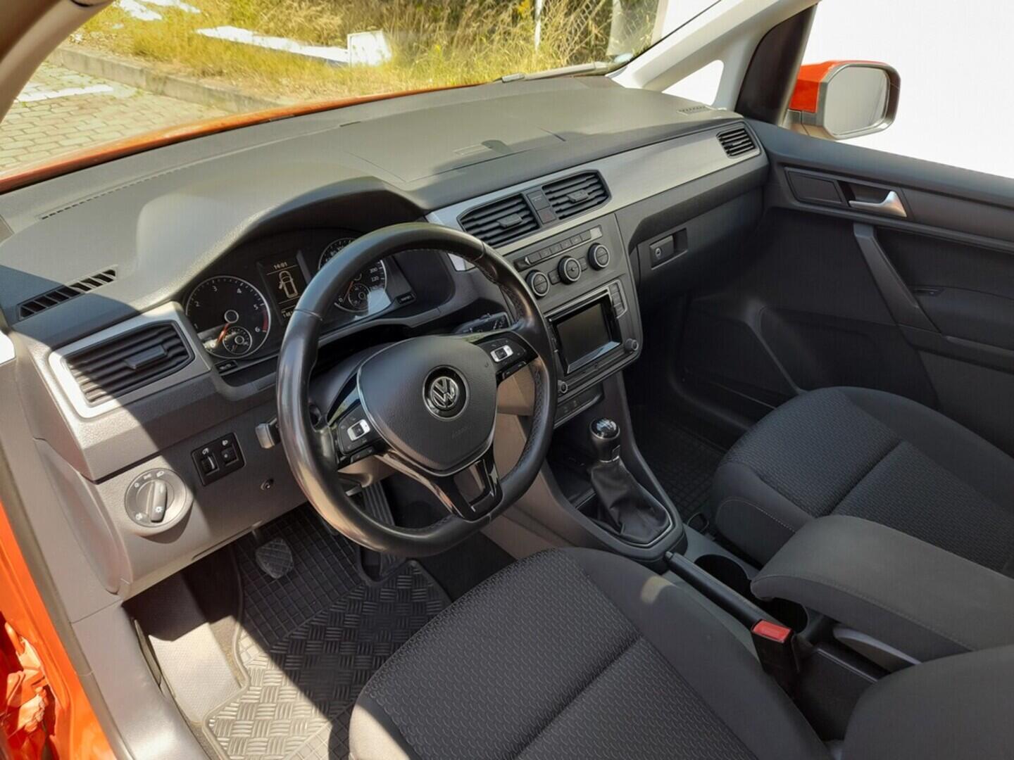 OB199V00549_19.webp_CADDY  2.0 TDI 75 kW manuál, DPH