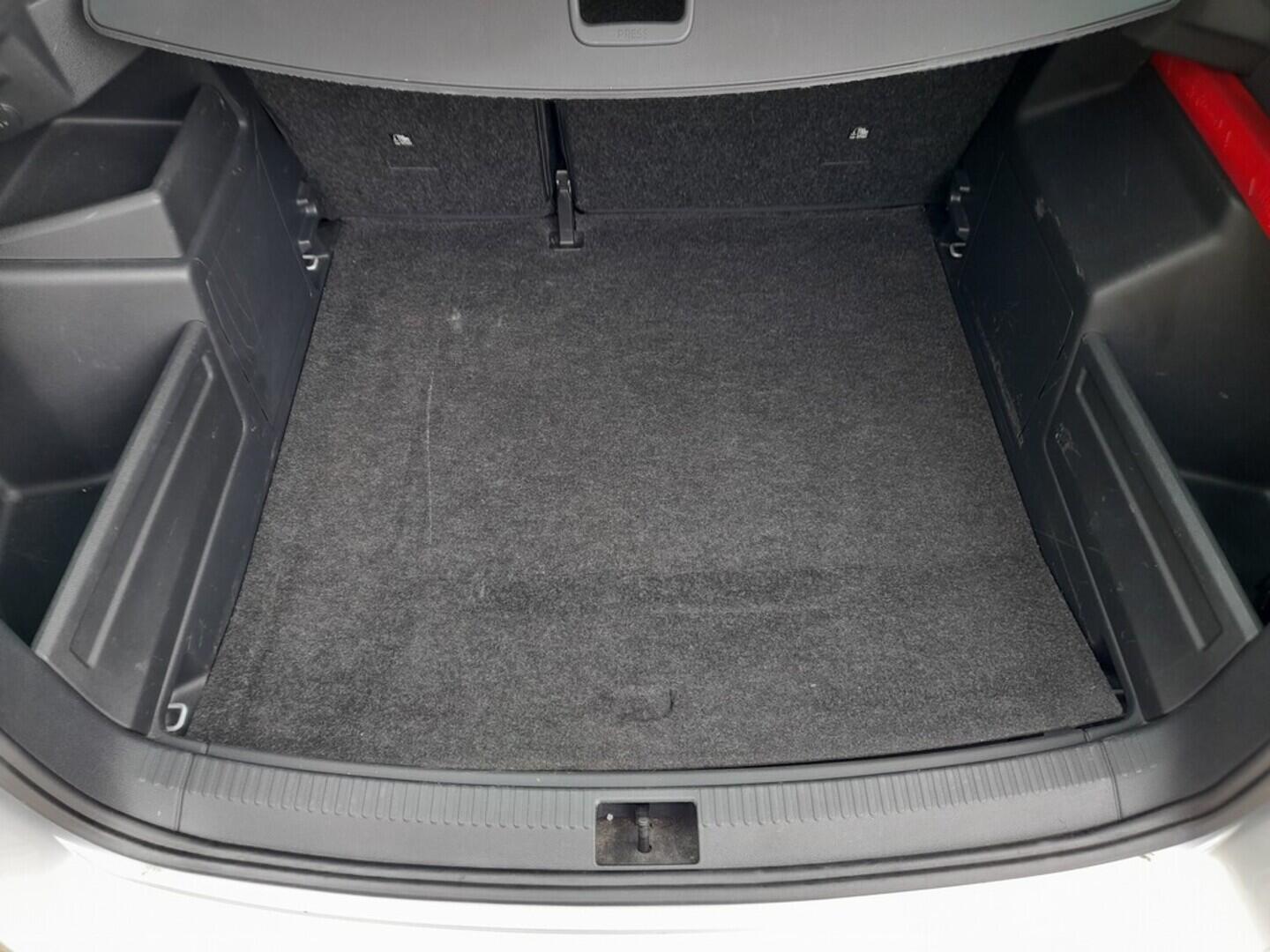 OB199V00560_30.webp_FABIA Monte Carlo 1.0 TSI 70 kW manuál, DPH