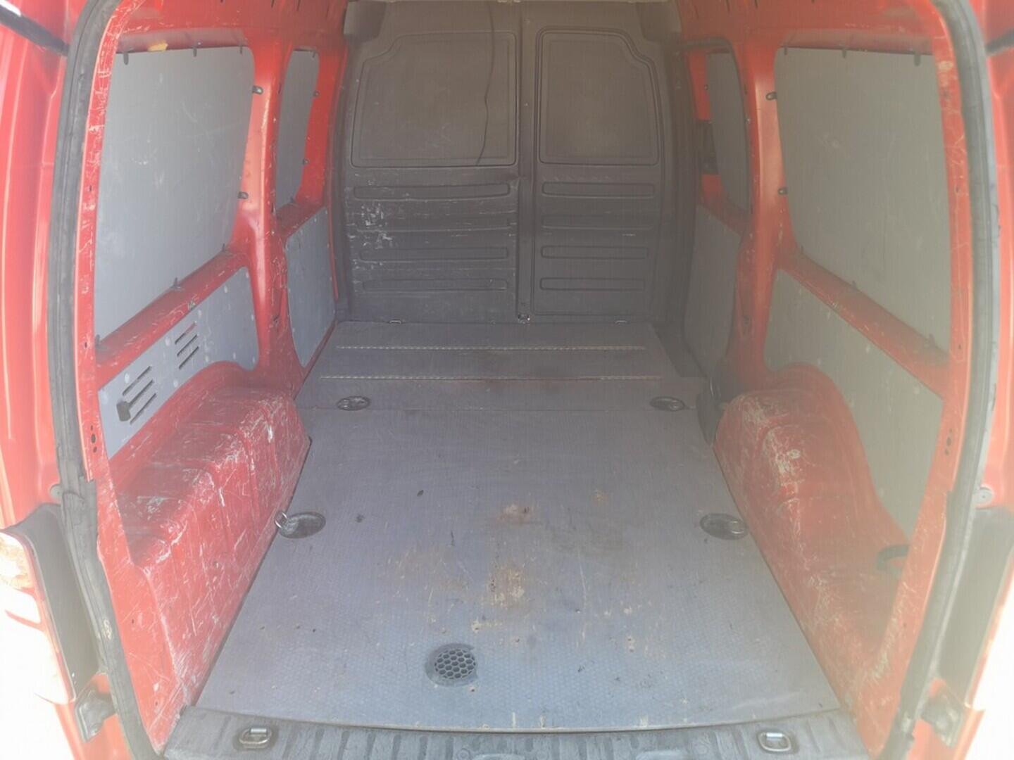 OB199V00575_23.webp_CADDY MAXI  1.6 TDI 75 kW manuál
