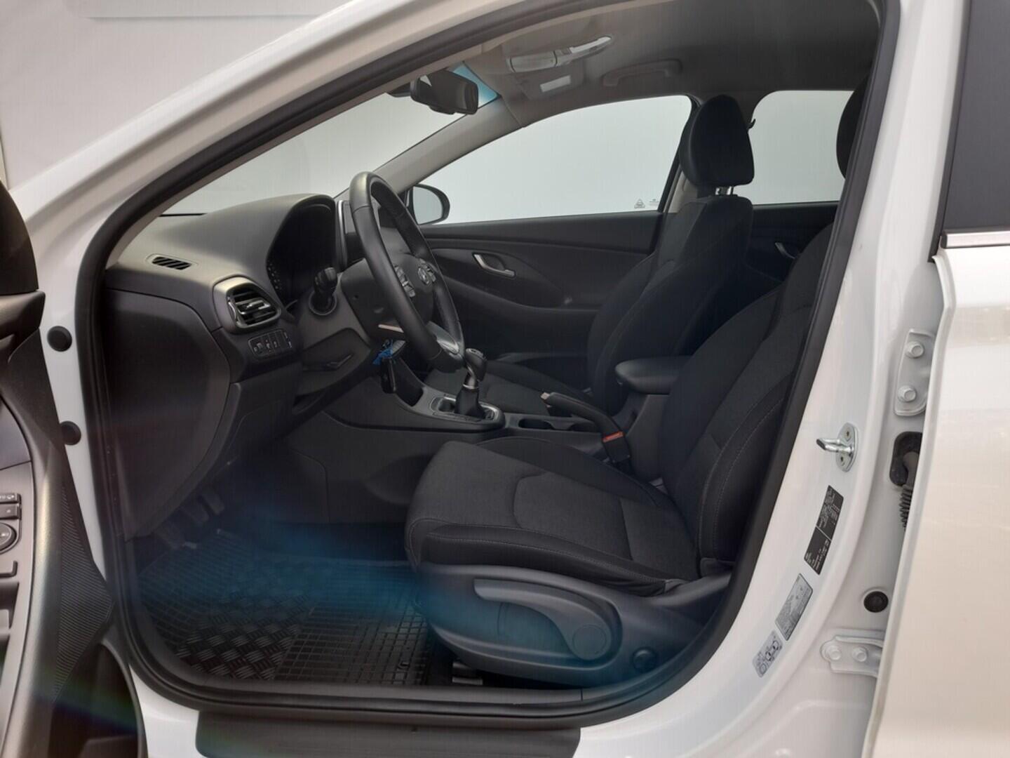 OB199V00581_20.webp_I30 Smart Nav 1.5  81 kW manuál