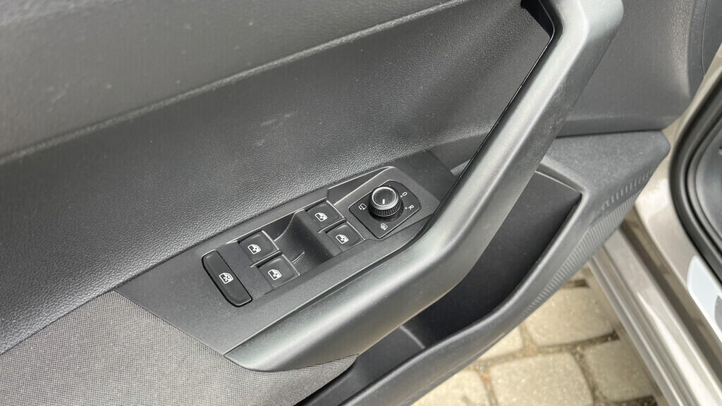 OB199V00595_21.webp_POLO Highline 1.0 TSI 85 kW automat
