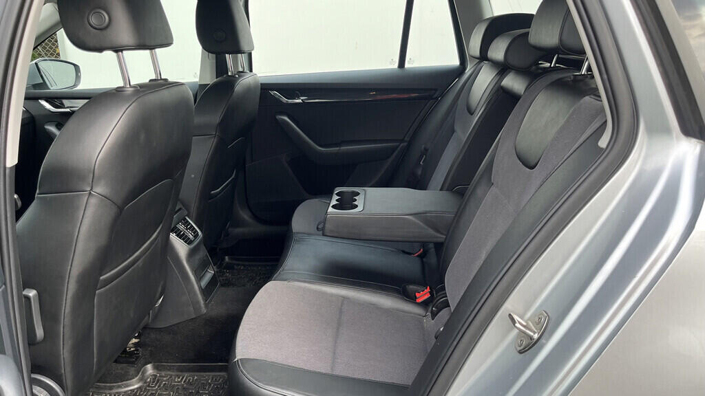 OB199V00596_29.webp_OCTAVIA Style Plus 2.0 TDI 110 kW automat