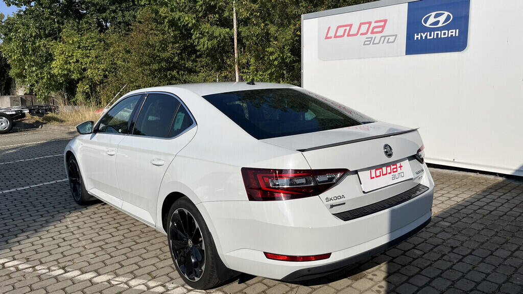 OB199V00605_14.webp_SUPERB Style 2.0 TDI 140 kW automat