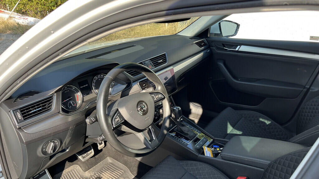 OB199V00605_18.webp_SUPERB Style 2.0 TDI 140 kW automat