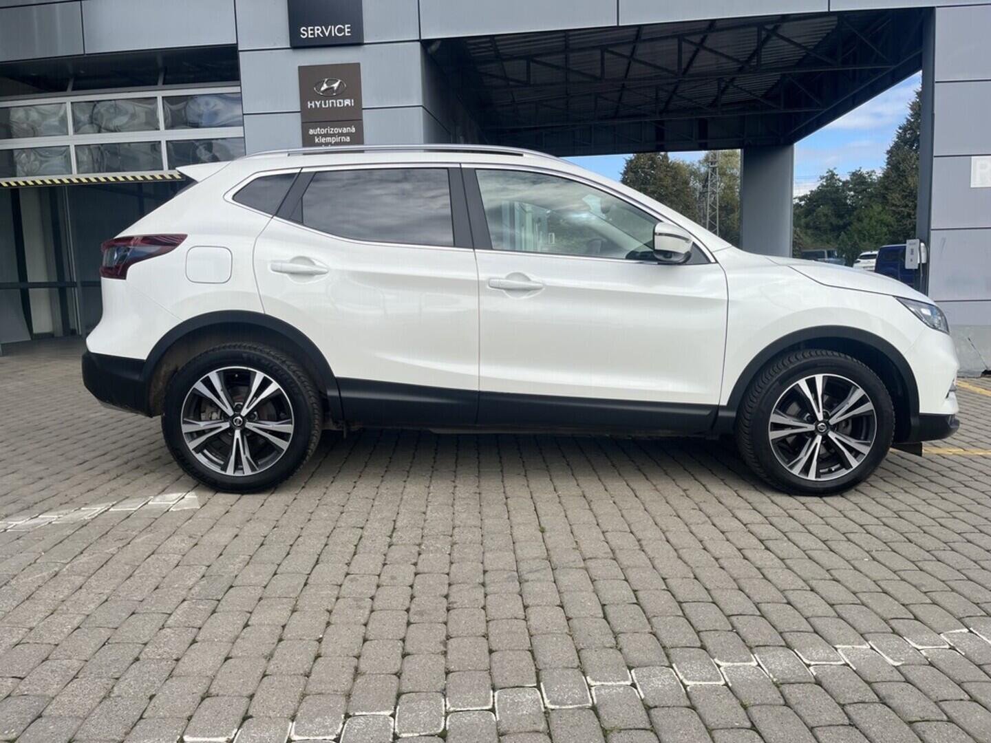 OB199V00617_11.webp_QASHQAI N-Connecta 1.3 DIG-T 103 kW manuál, DPH