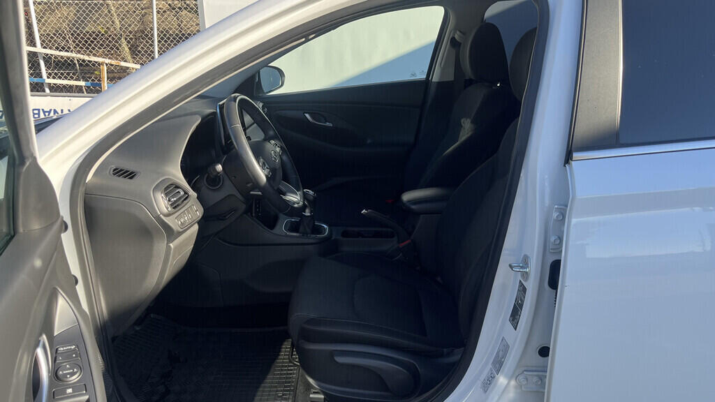 OB199V00619_20.webp_I30 Smart Navi 1.5 T-GDi 81 kW manuál, DPH