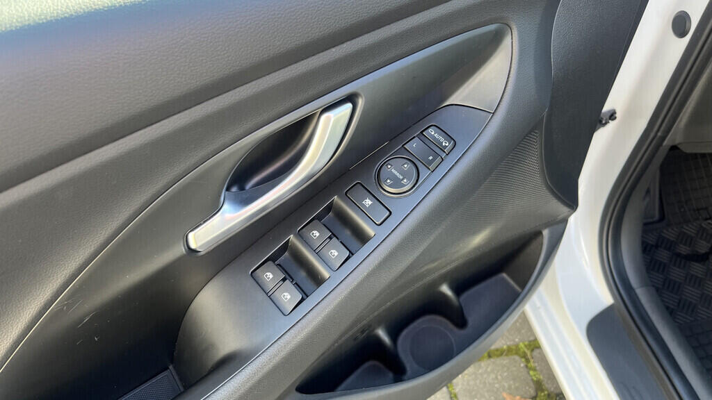 OB199V00619_21.webp_I30 Smart Navi 1.5 T-GDi 81 kW manuál, DPH