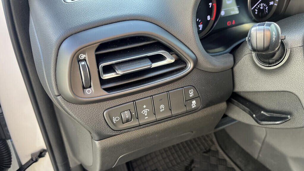 OB199V00619_22.webp_I30 Smart Navi 1.5 T-GDi 81 kW manuál, DPH