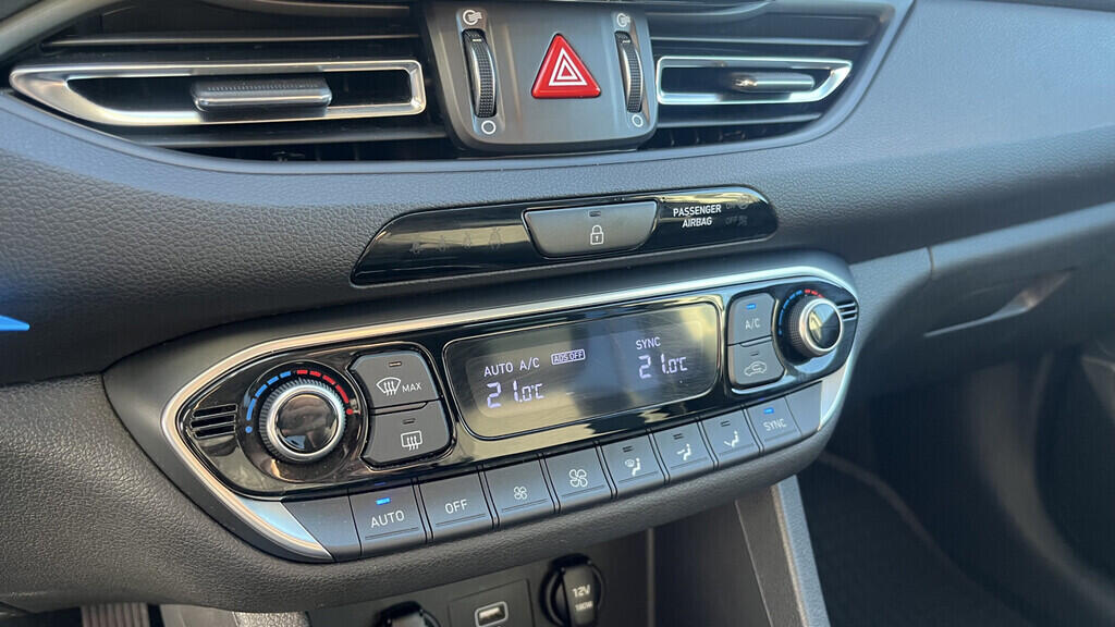 OB199V00619_27.webp_I30 Smart Navi 1.5 T-GDi 81 kW manuál, DPH