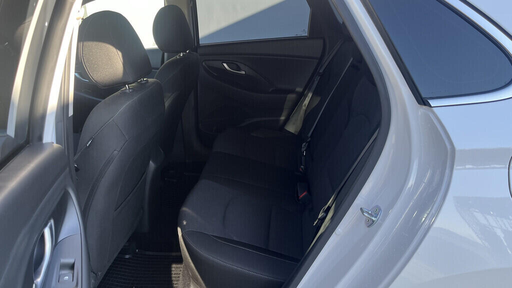 OB199V00619_29.webp_I30 Smart Navi 1.5 T-GDi 81 kW manuál, DPH