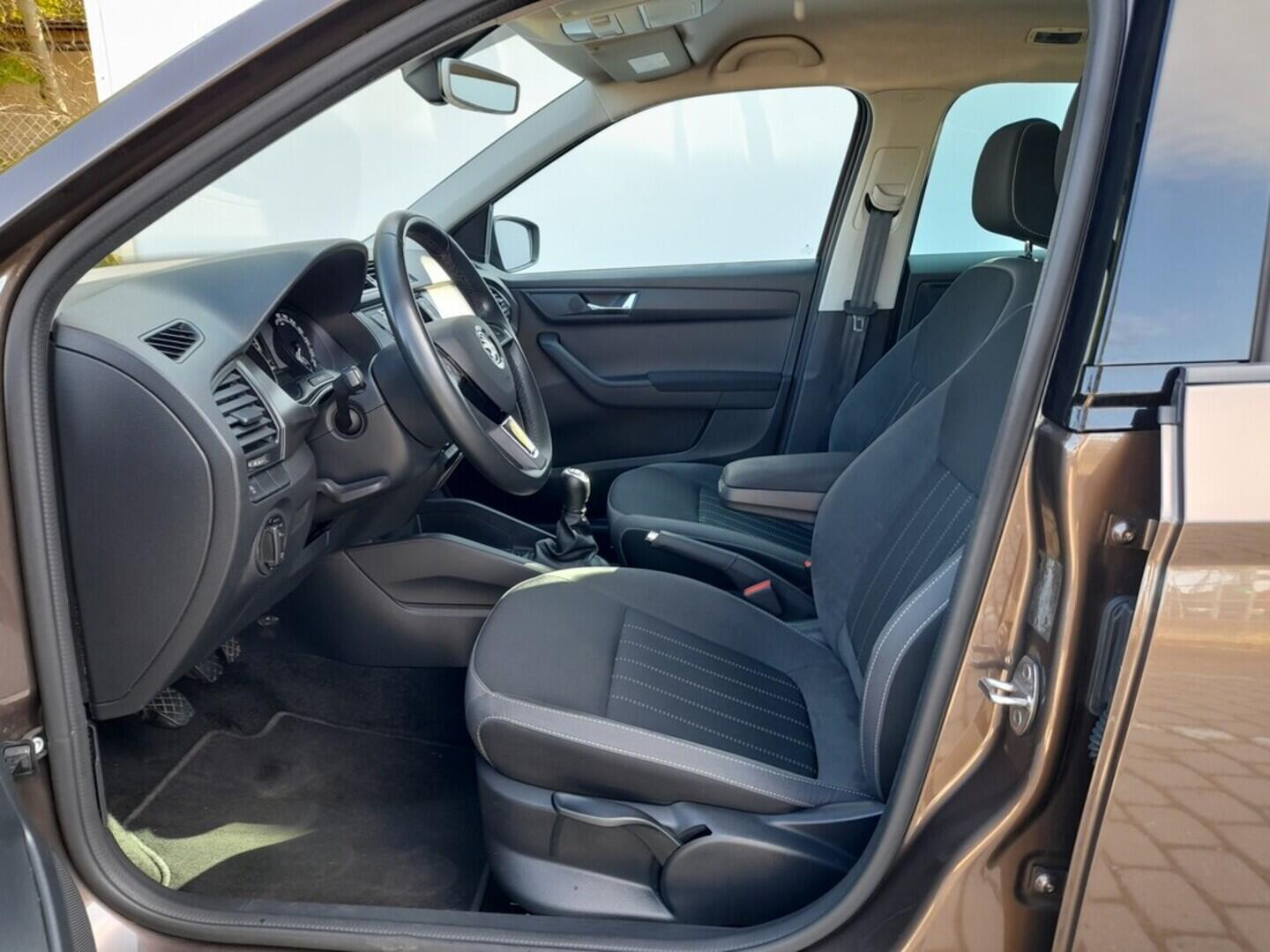 OB199V00623_20.webp_FABIA Style Plus 1.0 TSI 81 kW manuál