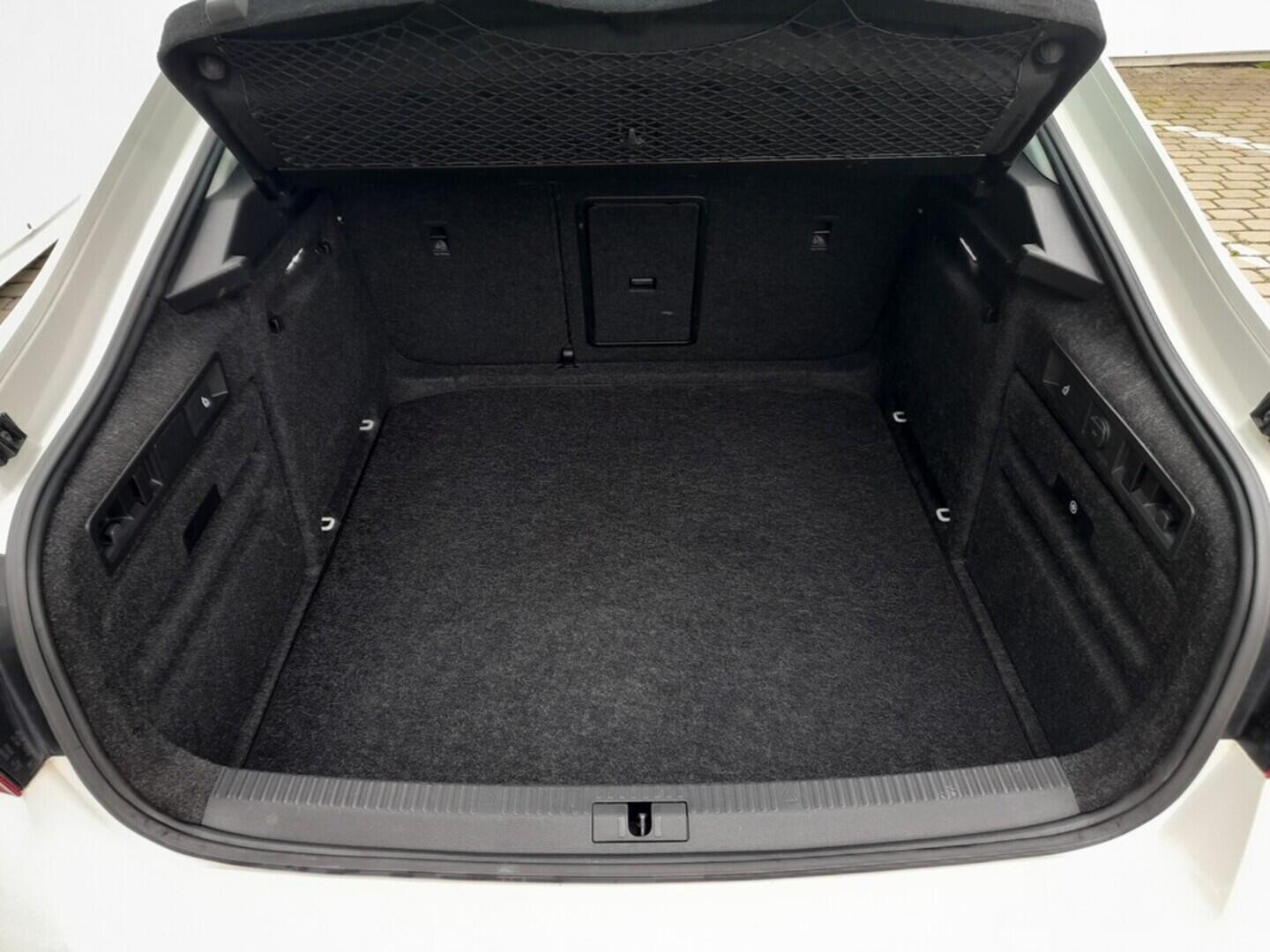 OB199V00628_30.webp_SUPERB Style 2.0 TDI 110 kW automat, DPH