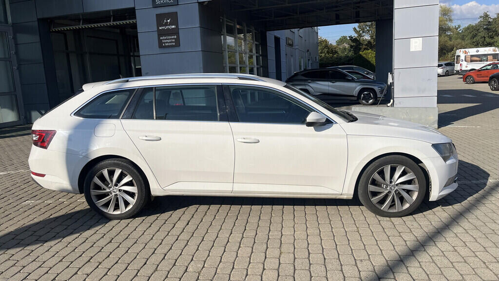 OB199V00632_12.webp_SUPERB Style 2.0 TDI 140 kW automat, DPH