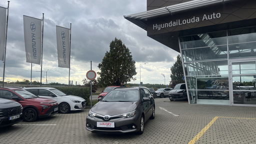 AURIS  1.6  97 kW manuál