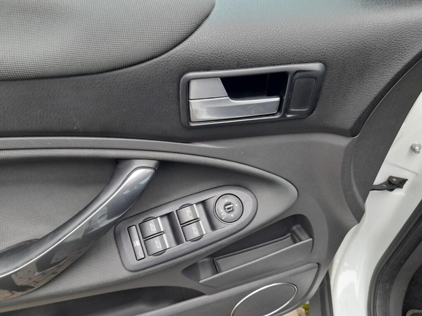 OB199V00645_21.webp_KUGA  2.5  147 kW automat