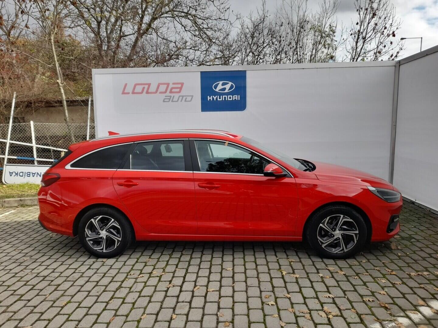 OB199V00648_16.webp_I30 Family Smart 1.0  88 kW manuál