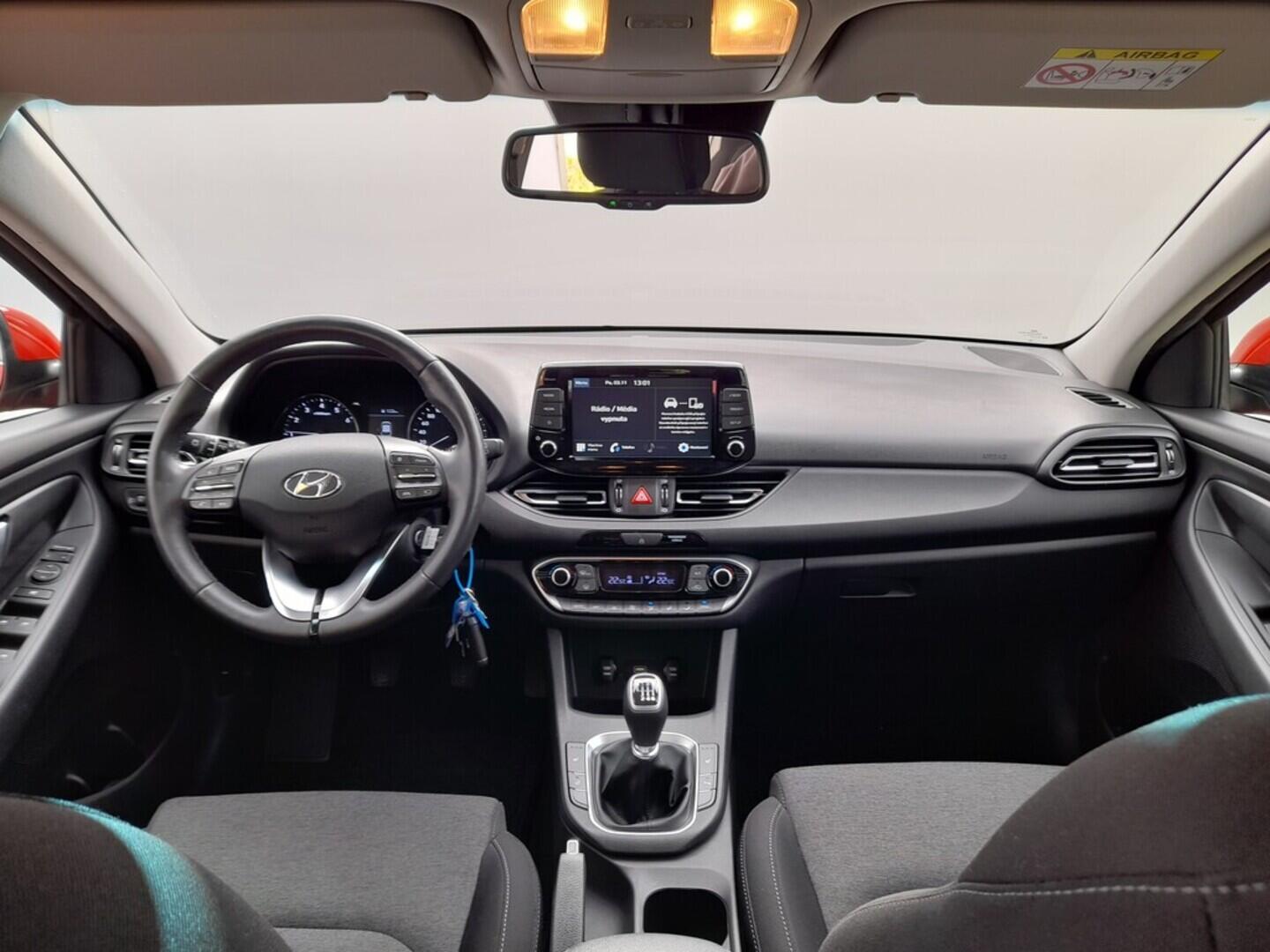 OB199V00648_18.webp_I30 Family Smart 1.0  88 kW manuál