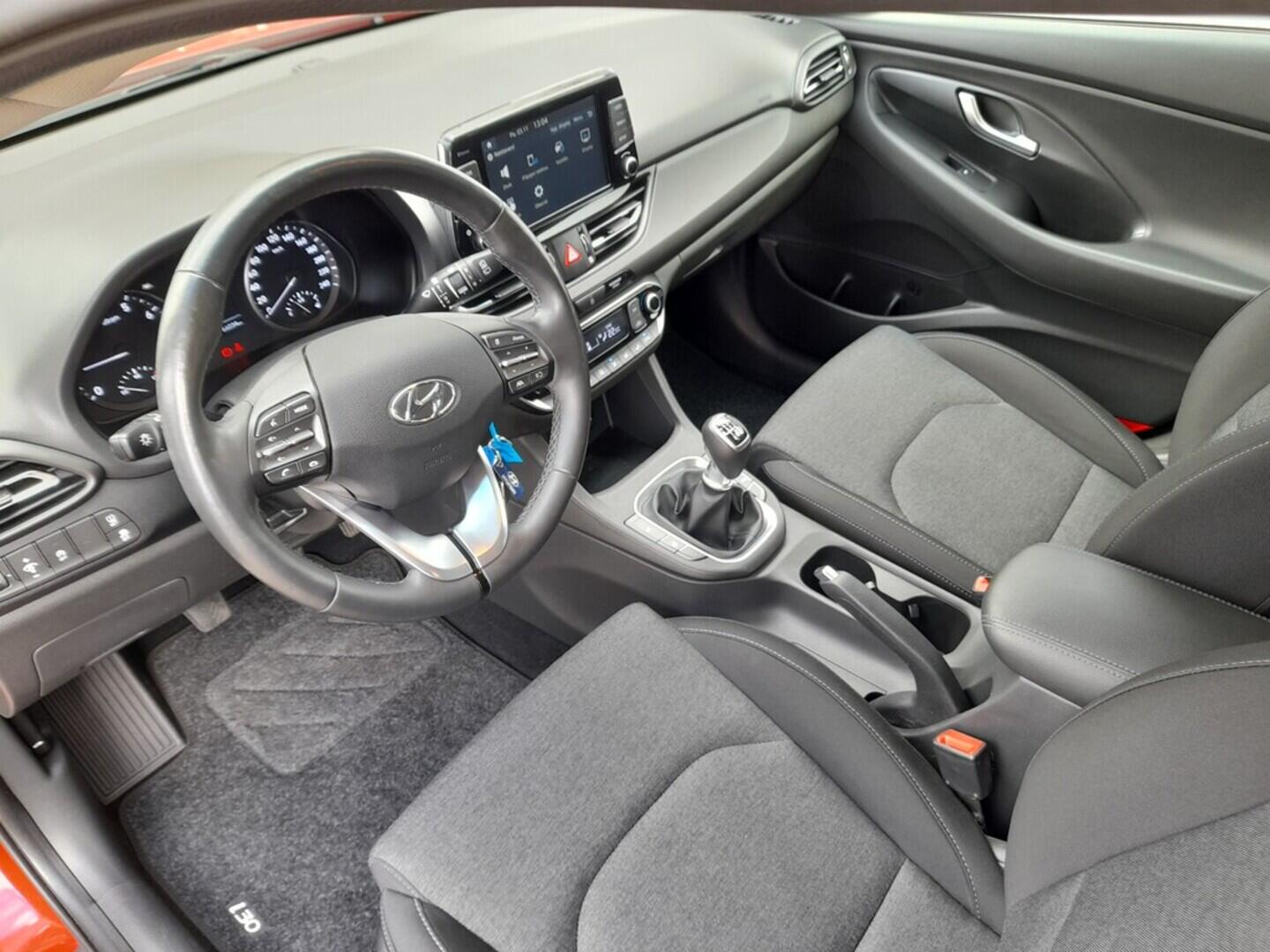 OB199V00648_19.webp_I30 Family Smart 1.0  88 kW manuál