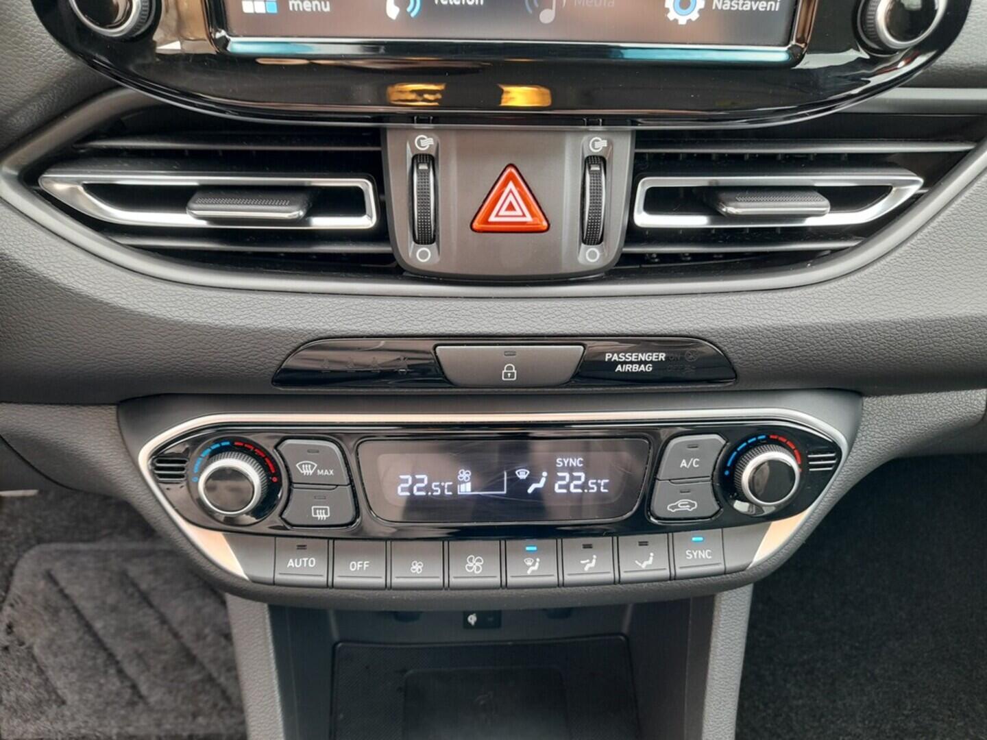 OB199V00648_27.webp_I30 Family Smart 1.0  88 kW manuál