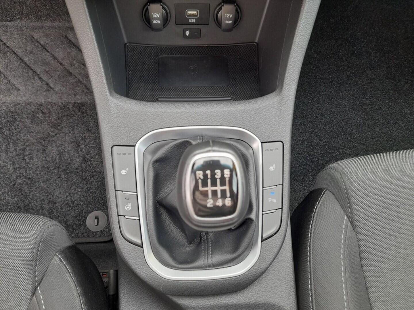 OB199V00648_28.webp_I30 Family Smart 1.0  88 kW manuál