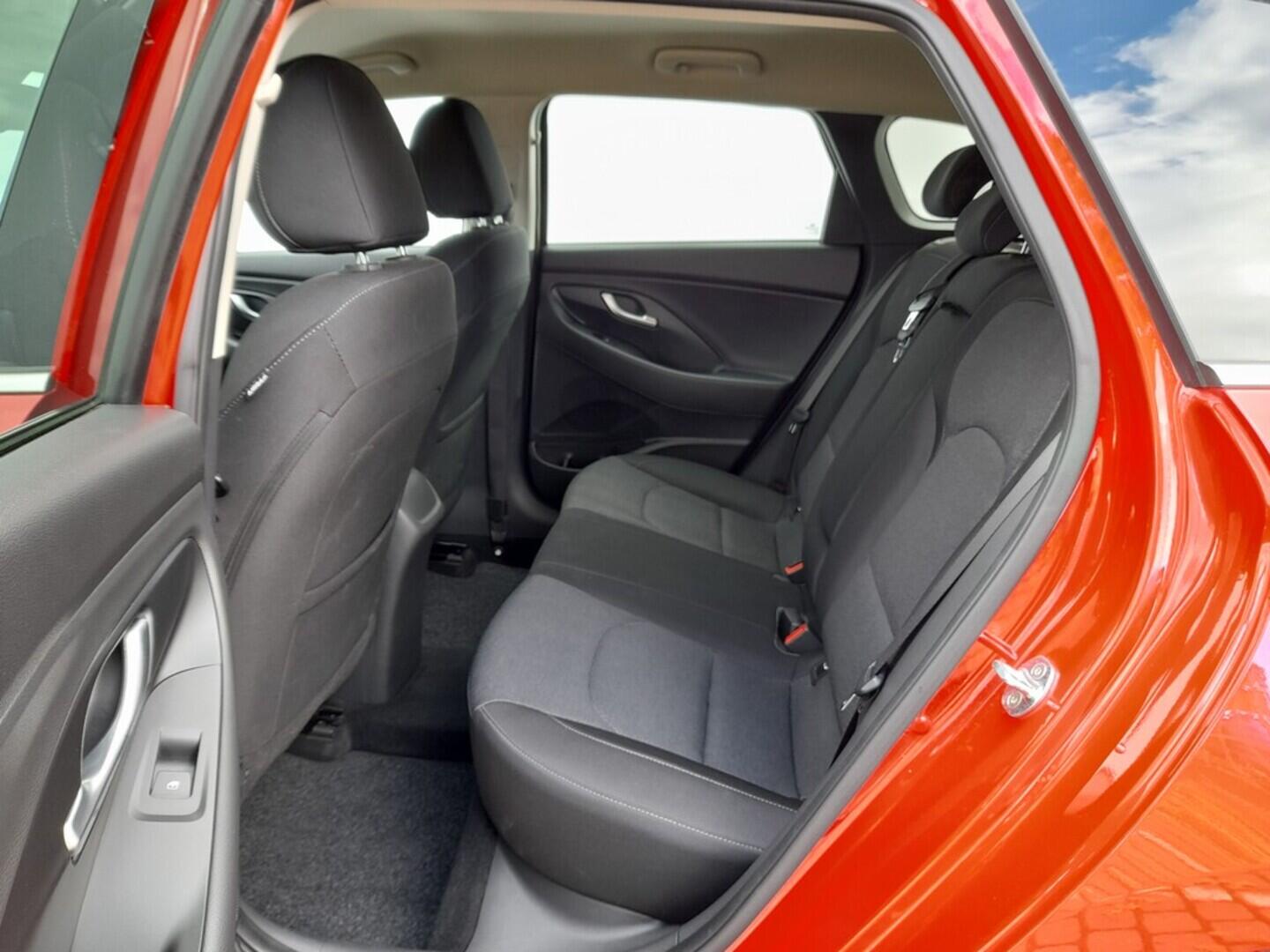 OB199V00648_29.webp_I30 Family Smart 1.0  88 kW manuál