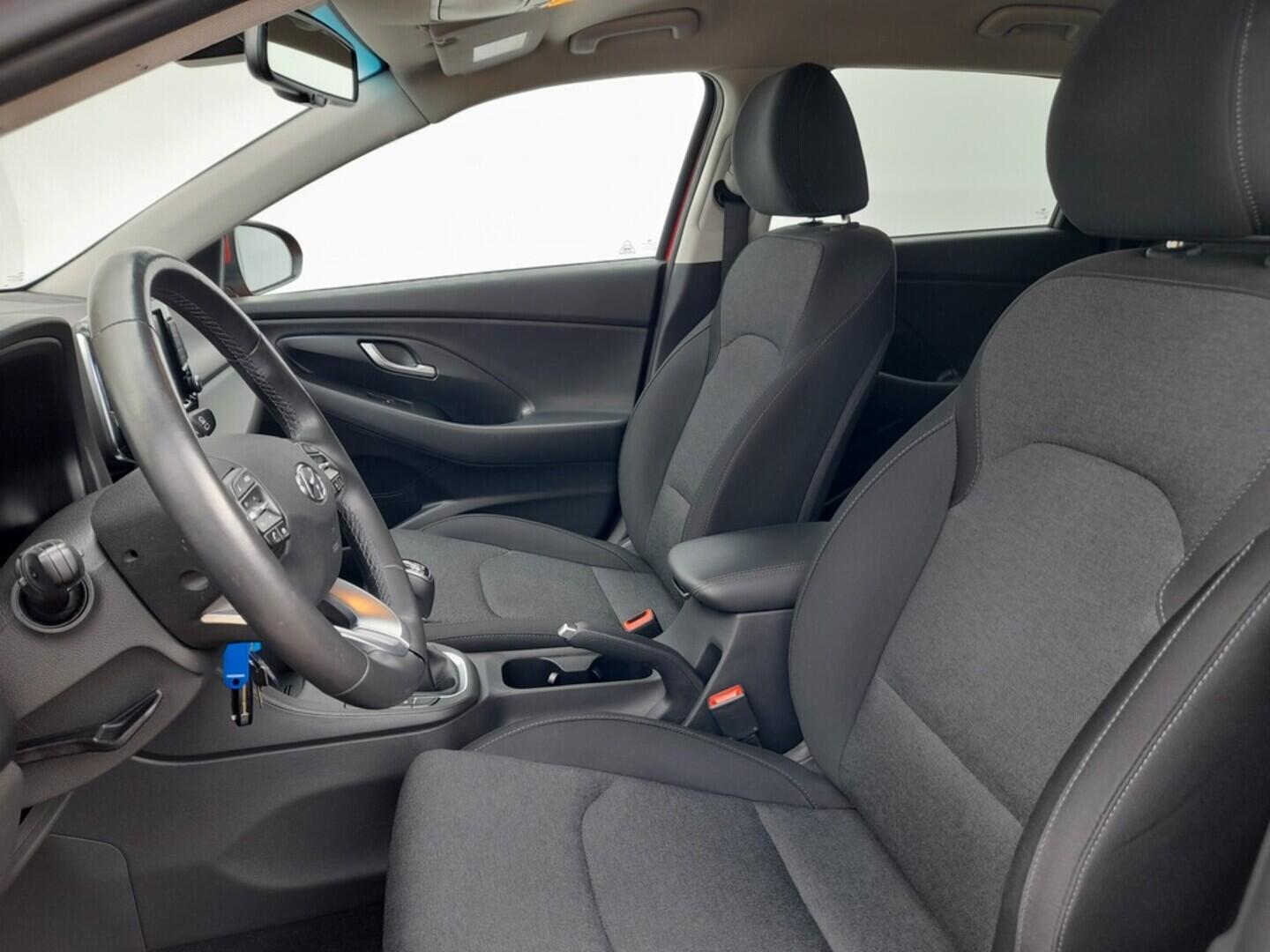 OB199V00648_32.webp_I30 Family Smart 1.0  88 kW manuál