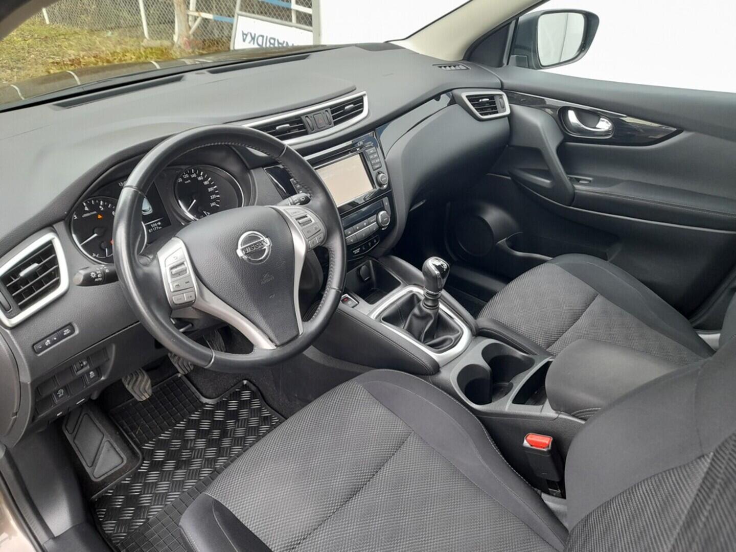 OB199V00649_19.webp_QASHQAI  1.6  120 kW manuál