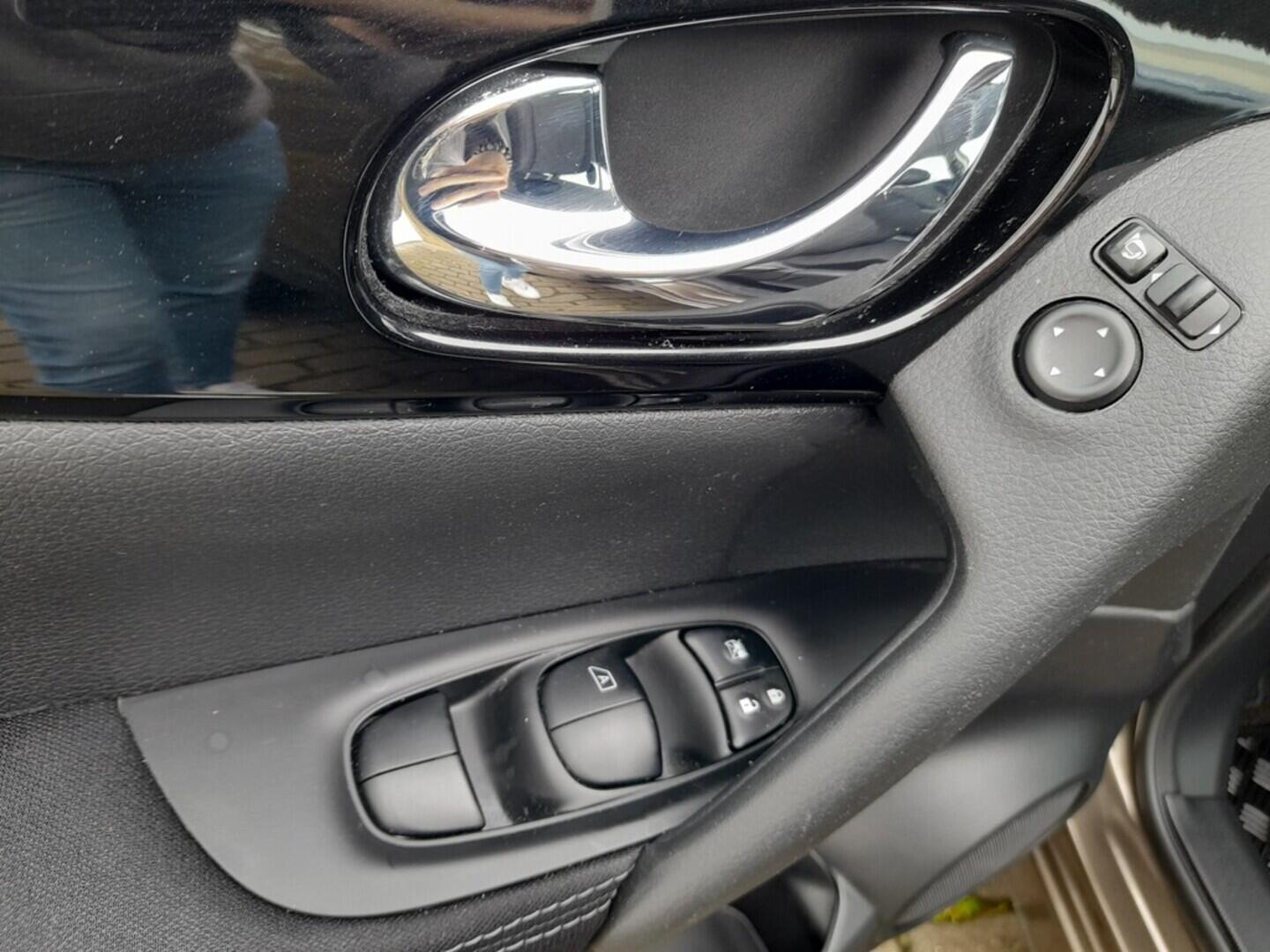 OB199V00649_21.webp_QASHQAI  1.6  120 kW manuál