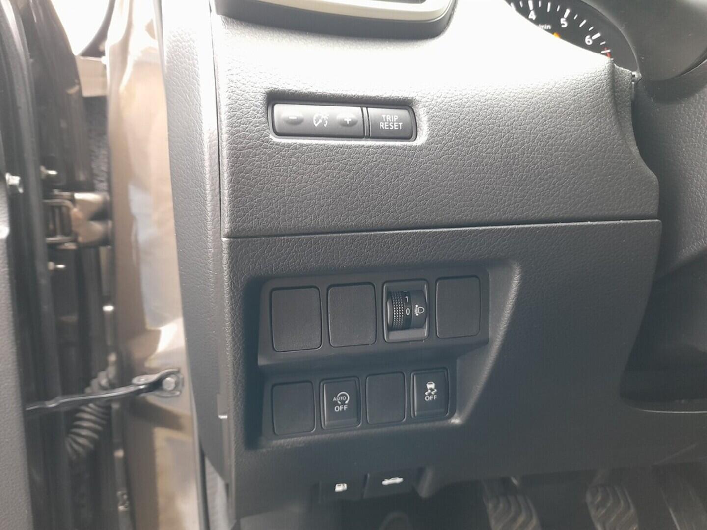 OB199V00649_22.webp_QASHQAI  1.6  120 kW manuál
