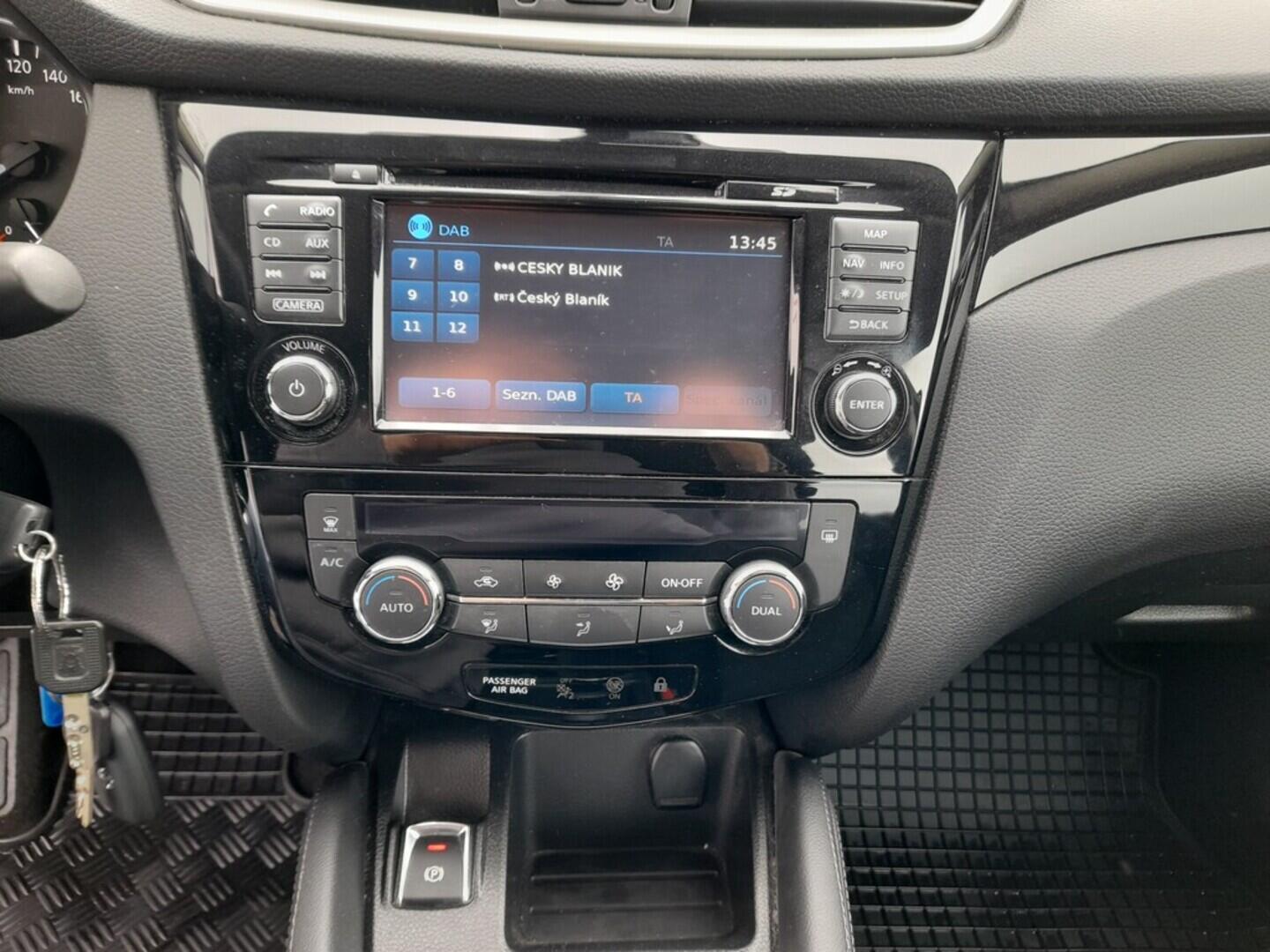 OB199V00649_24.webp_QASHQAI  1.6  120 kW manuál