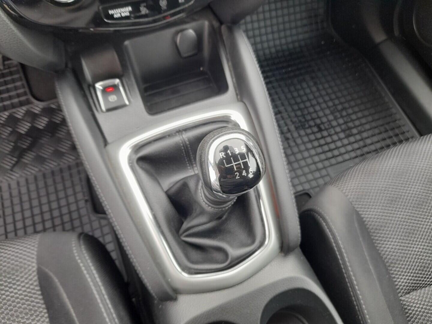 OB199V00649_27.webp_QASHQAI  1.6  120 kW manuál