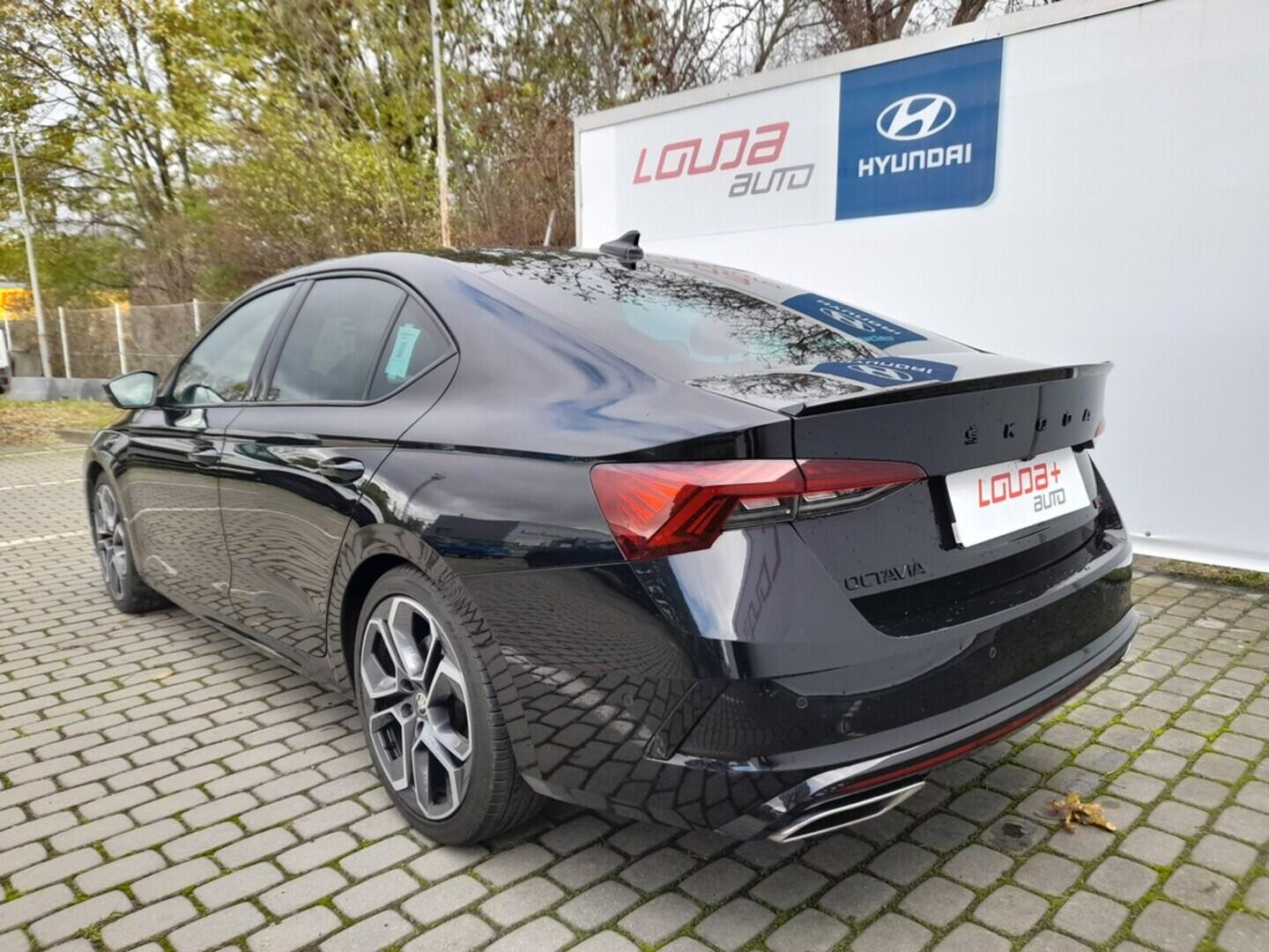 OB199V00653_15.webp_OCTAVIA RS 2.0 TSI 180 kW manuál, DPH