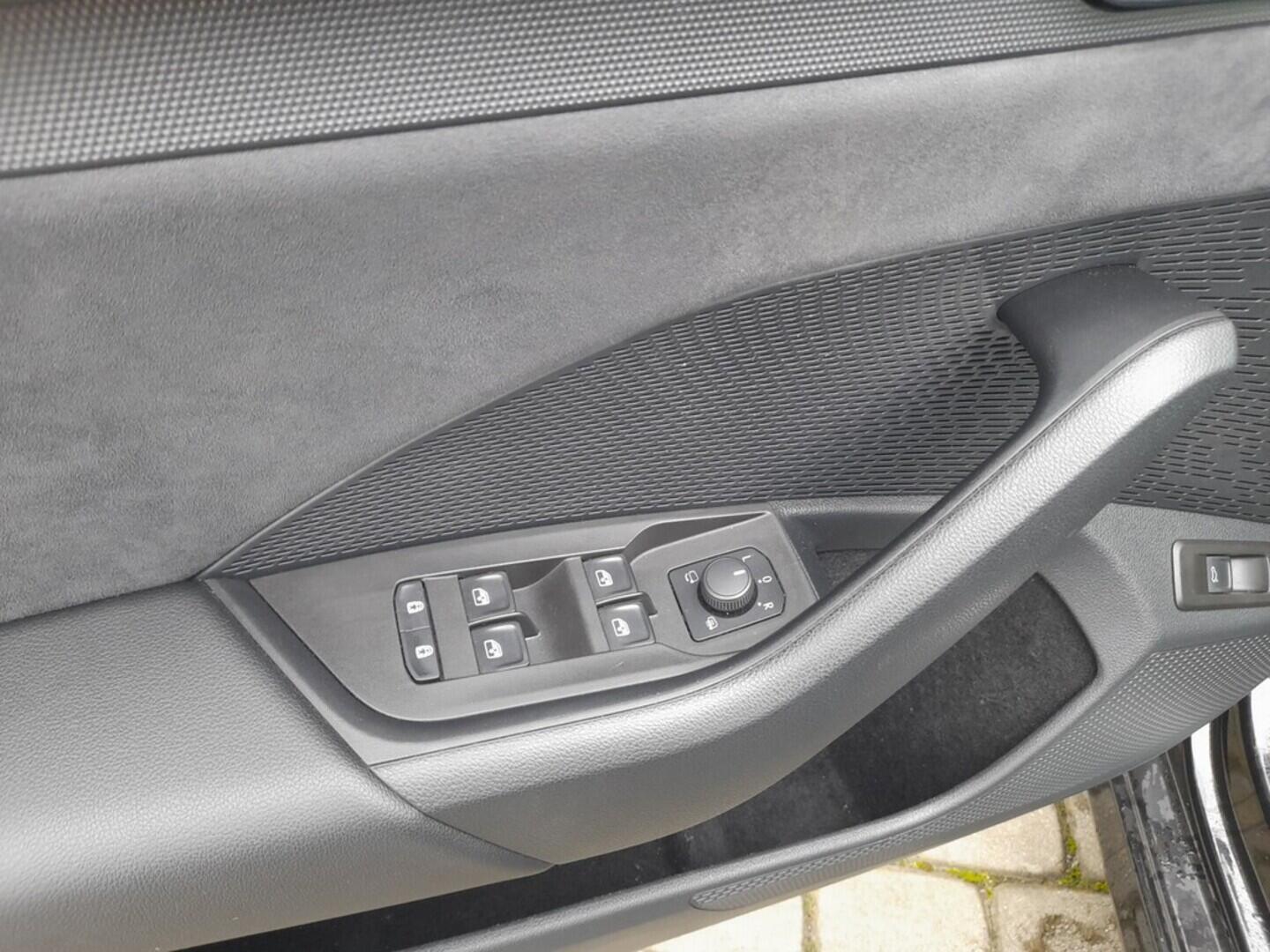 OB199V00653_21.webp_OCTAVIA RS 2.0 TSI 180 kW manuál, DPH