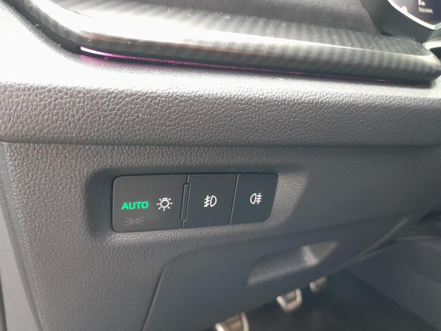 OB199V00653_22.webp_OCTAVIA RS 2.0 TSI 180 kW manuál, DPH