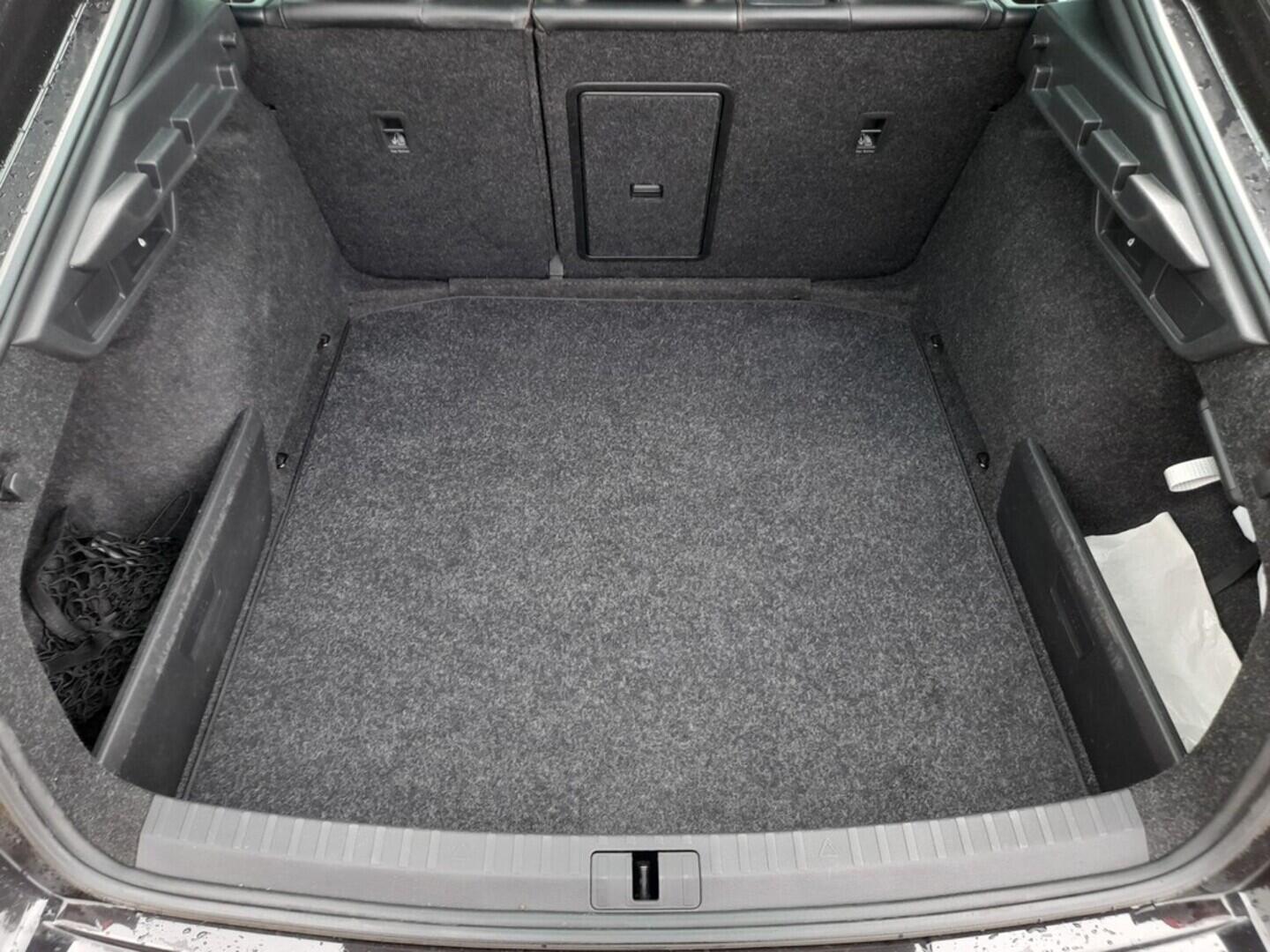 OB199V00653_30.webp_OCTAVIA RS 2.0 TSI 180 kW manuál, DPH