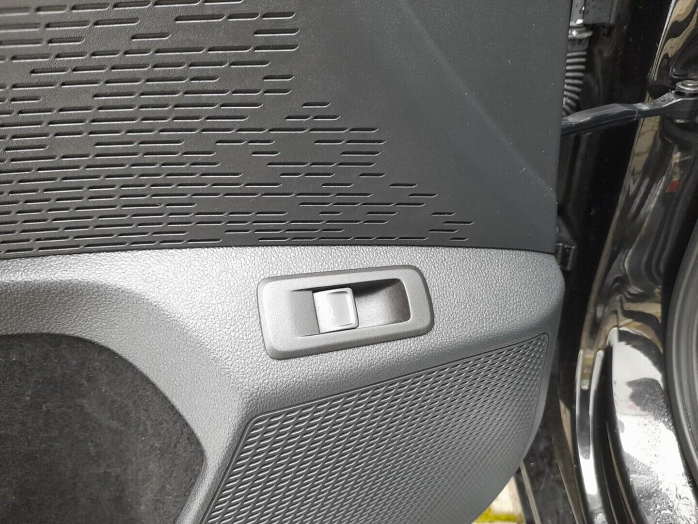 OB199V00653_34.webp_OCTAVIA RS 2.0 TSI 180 kW manuál, DPH