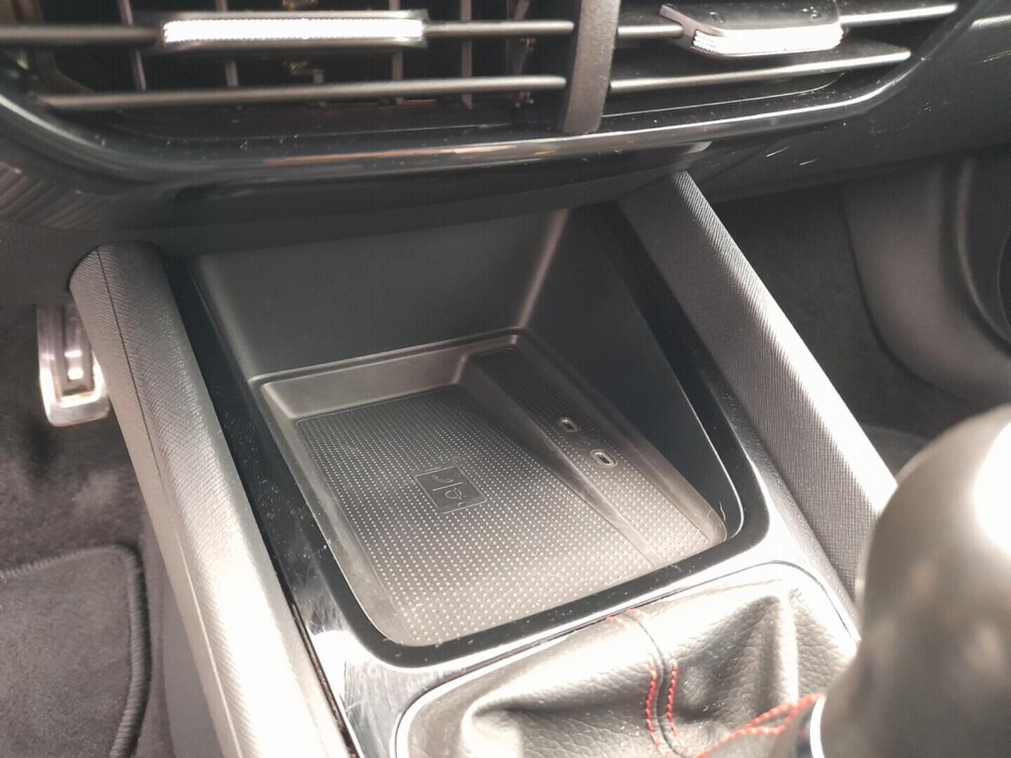 OB199V00653_37.webp_OCTAVIA RS 2.0 TSI 180 kW manuál, DPH