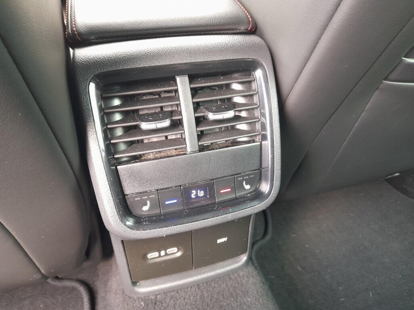 OB199V00653_38.webp_OCTAVIA RS 2.0 TSI 180 kW manuál, DPH