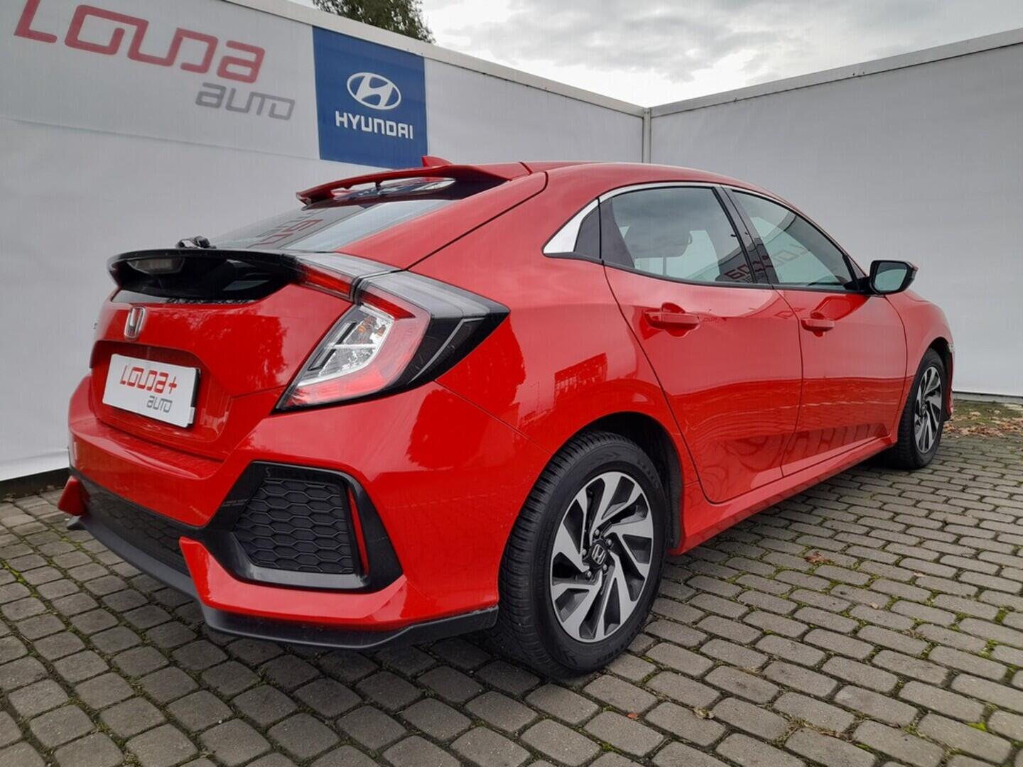 OB199V00656_11.webp_CIVIC Comfort 1.0 VTEC Turbo 95 kW manuál