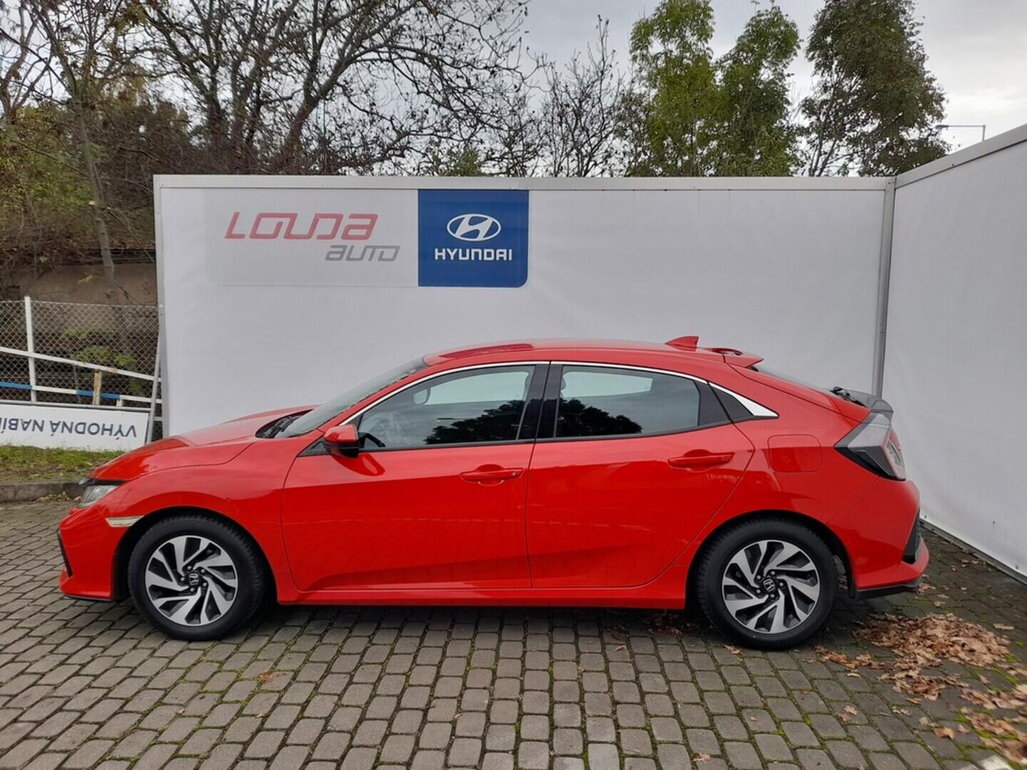 OB199V00656_12.webp_CIVIC Comfort 1.0 VTEC Turbo 95 kW manuál