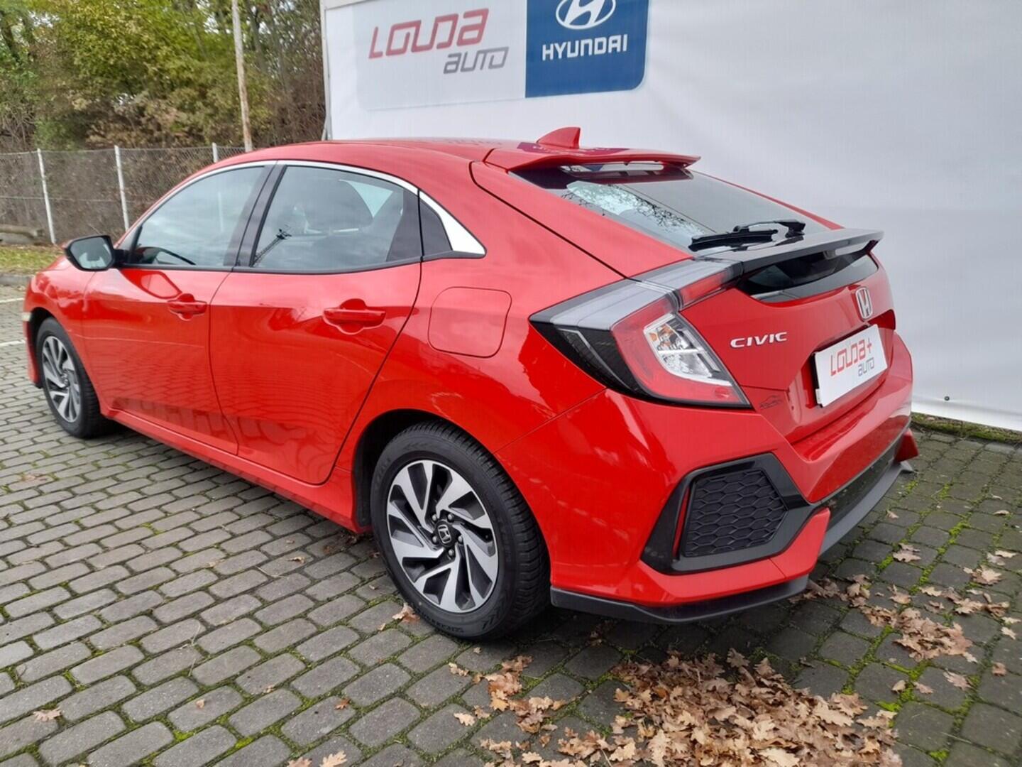 OB199V00656_15.webp_CIVIC Comfort 1.0 VTEC Turbo 95 kW manuál
